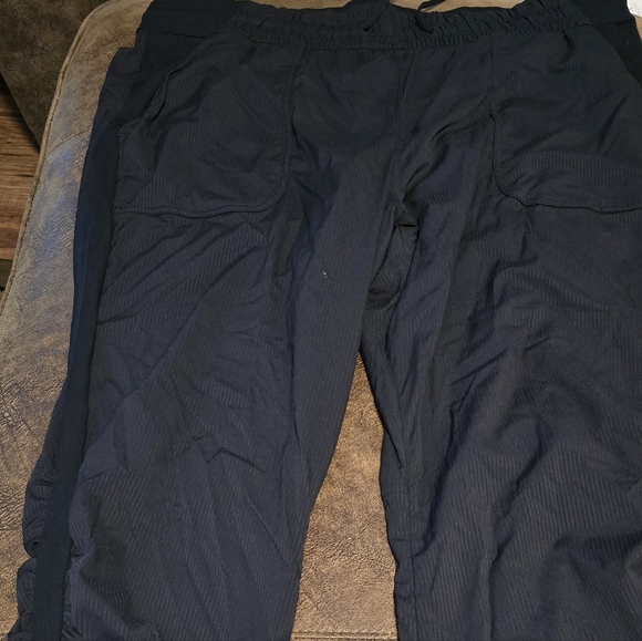 Lululemon - Picture 2 of 5